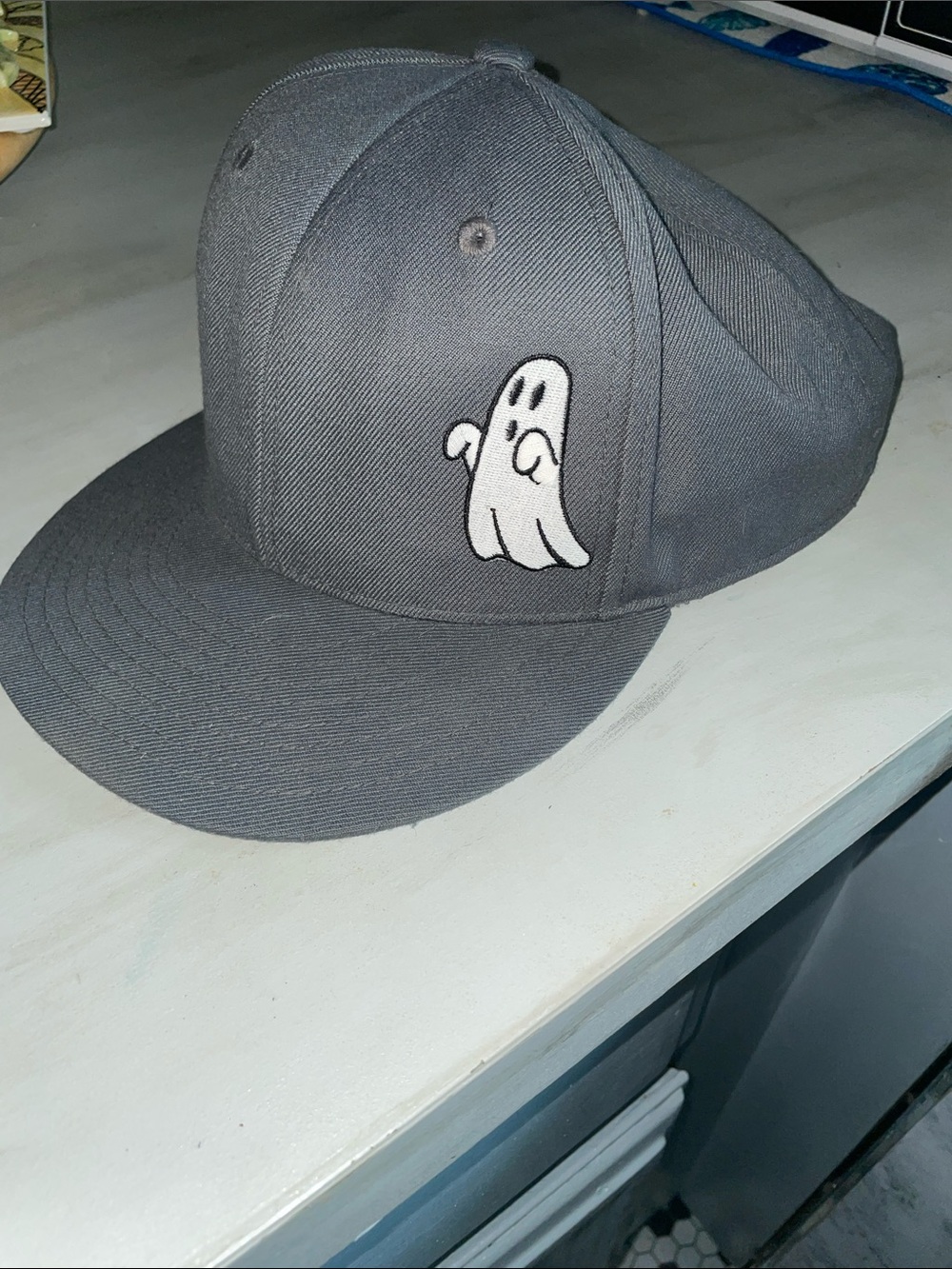 Lids size 7 3/4 gray hat w/embroidered ghost